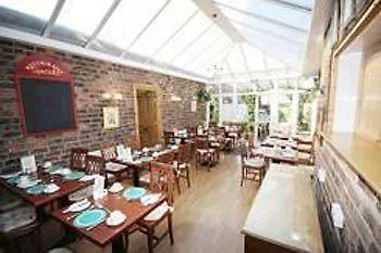 Warrens 4* York